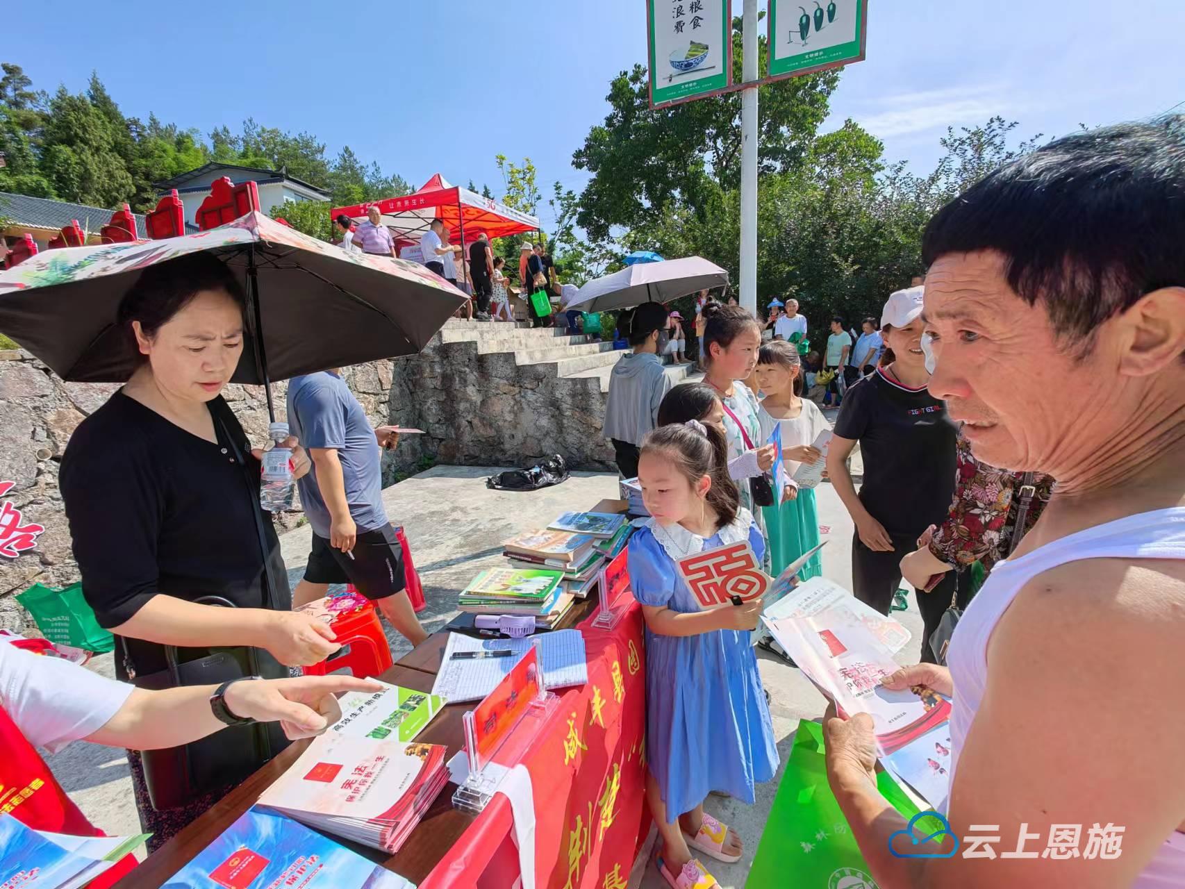 咸丰县司法局新项目推动法治建设，深化法律服务群众工作